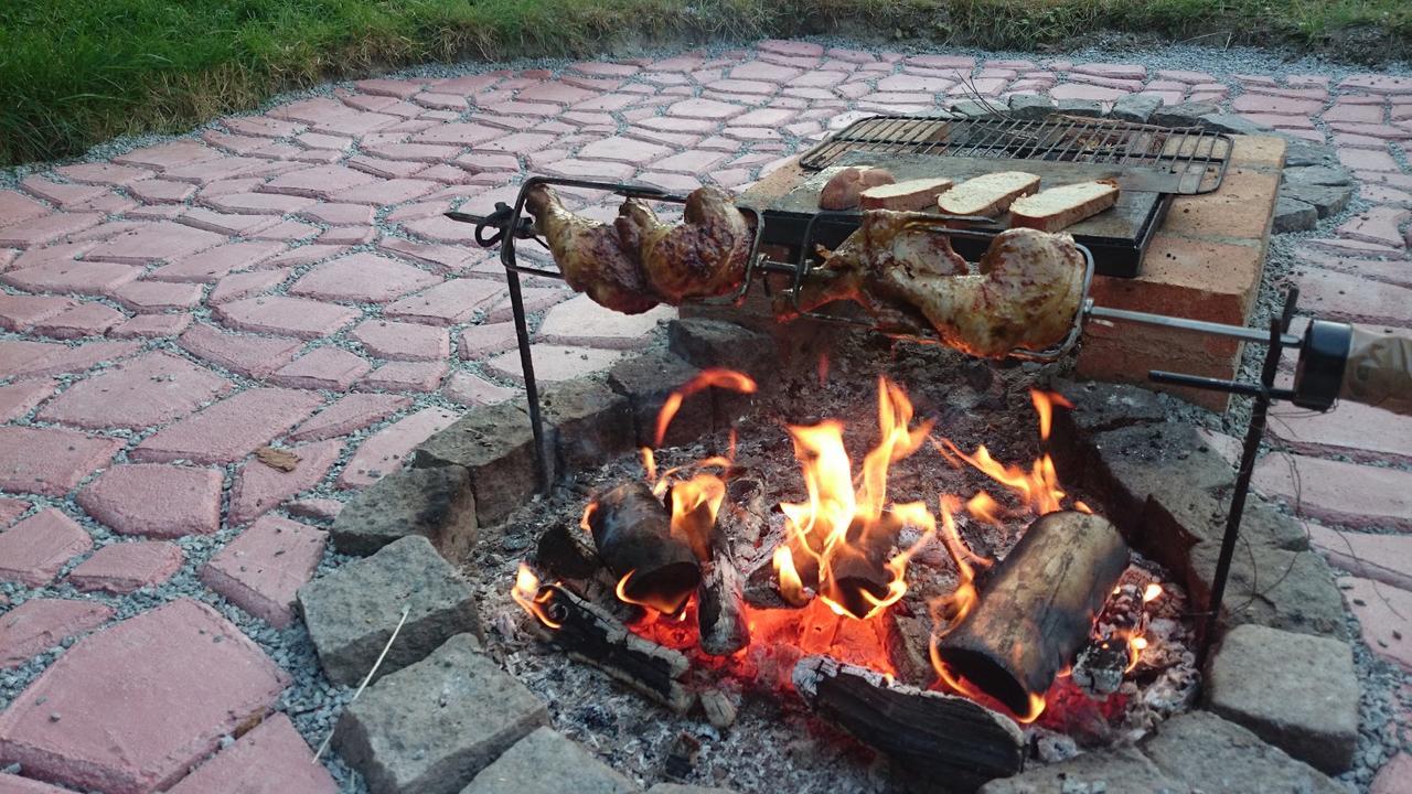 Chata U Smoliku Borovany  Luaran gambar